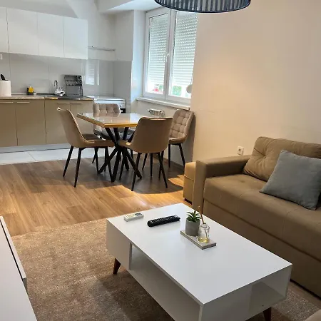 Near Bus Station Jk Appartement